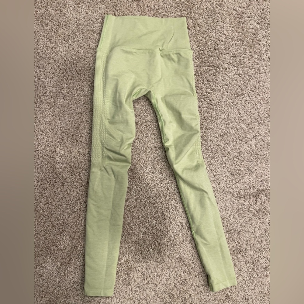 Alphalete HALO LEGGING
Women's High-Performance Seamless Legging small